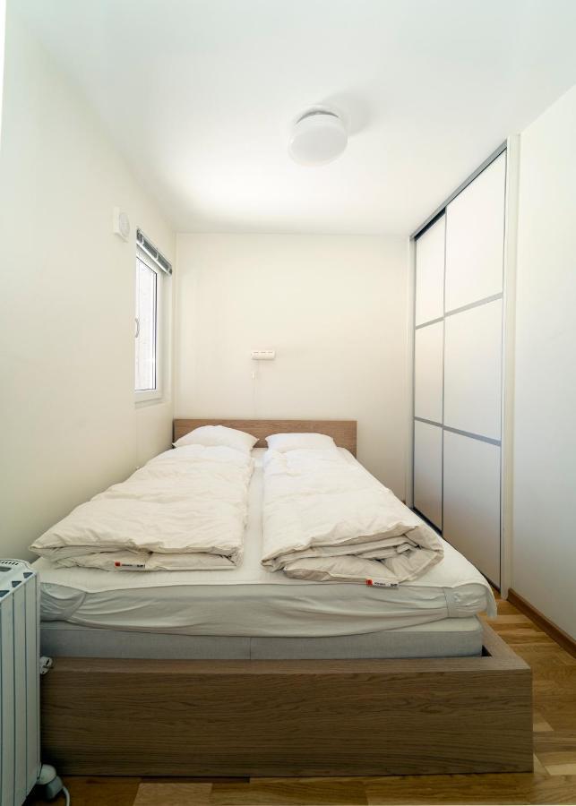 Three-Bedroom Apartment Tjorhom Extérieur photo